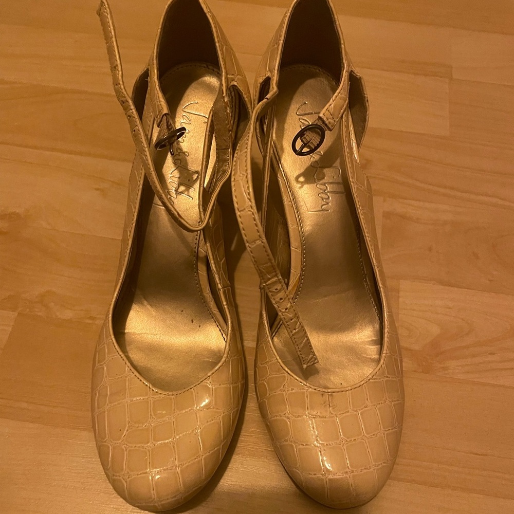 Sam & Libby cream heels